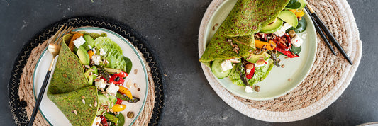 Gröna pannkakor med spenat och grillade grönsaker