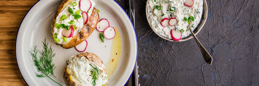 Ugnsgrillad potatis med två olika såser