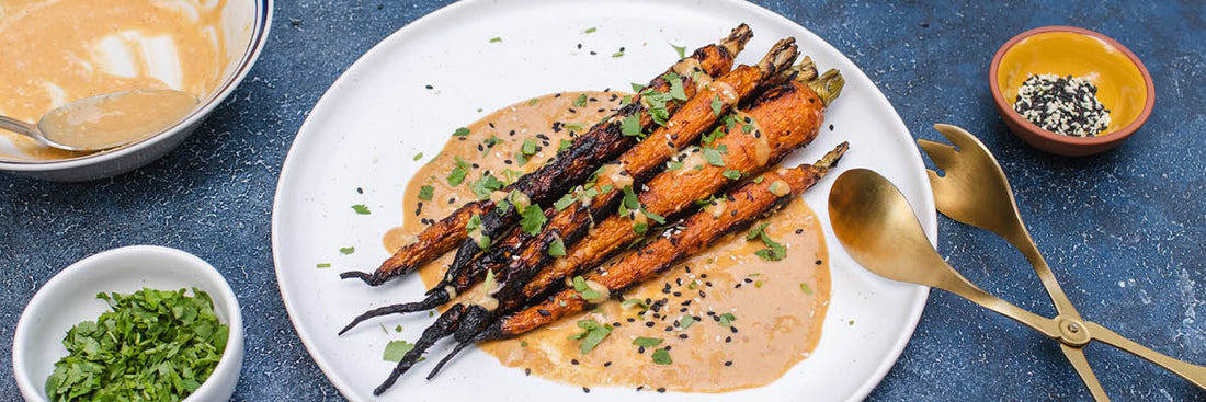 Grillade morötter med miso-tahinidressing
